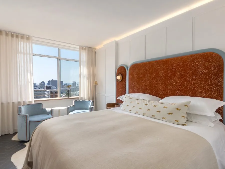 The bed, the window and the city